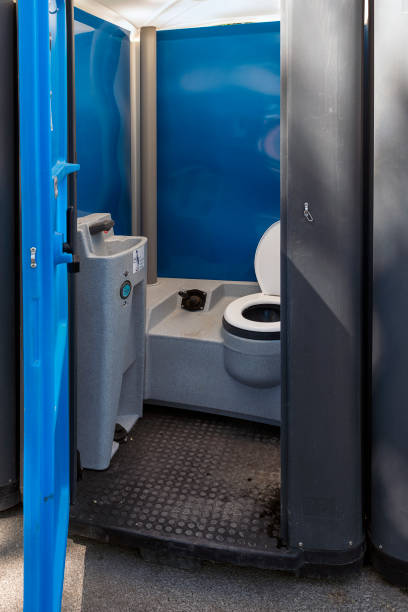 Best Portable restroom solutions  in Oconomowoc, WI